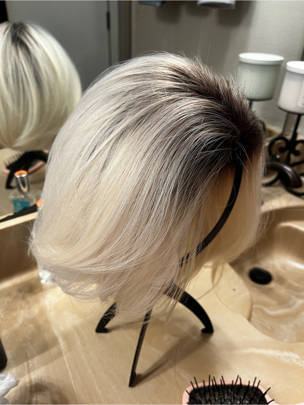 Blonde Ombre Short Lace Front Wig with Dark Roots - Women Hair. Never worn.